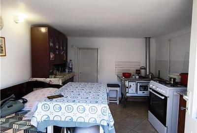 Casa pe un nivel renovata,curte individuala teren 780mp - 12