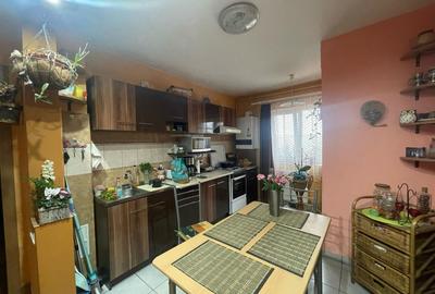 Apartament de vanzare 3 camere zona Intre Lacuri - 2