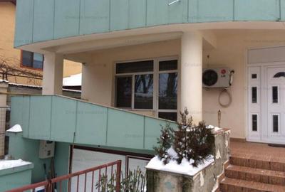 Casă cu 6 camere în Apollo