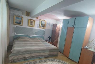 Casă / Vilă cu 10 camere de vânzare în zona Central - 9