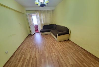 Apartament doua camere decomandat, etaj doi, bucatarie mare, balcon mare, Milcov