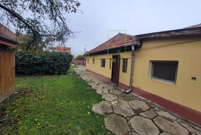 Casa in Ronat compartimentata in 2 apartamente cu intrari separate - 2