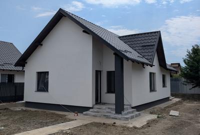 Casă individuală cu 3 camere în Nord