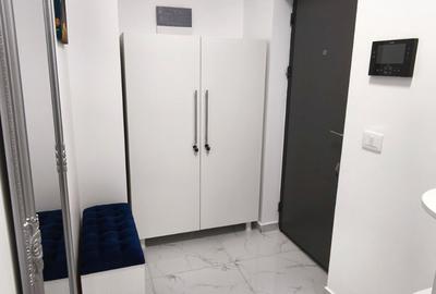 Apartament 1 camera mobilat, etaj 1, bloc NOU, statie autobuz CUG - VA - 9