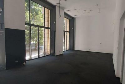 Spațiu comercial, 131 mp în P-ța Unirii