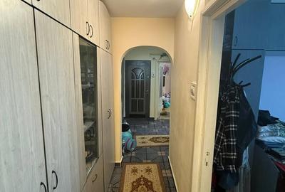 3 camere Decomandat- etaj 1/4 -- Canta-60m, geam la baie ! - 8