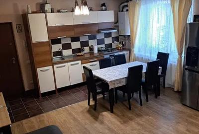 Apartament cu 3 camere semidecomandat, mobilat în Florești
