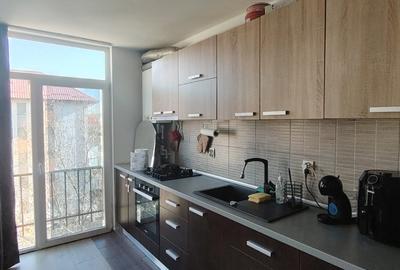 Apartament cu 3 camere semidecomandat, mobilat în Florești