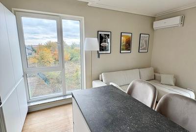 Apartament cu 2 camere semidecomandat, mobilat în Central