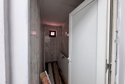 Spatiu comercial Bd. Pipera, Parter, 250 mp parter + etaj,  la strada - 15