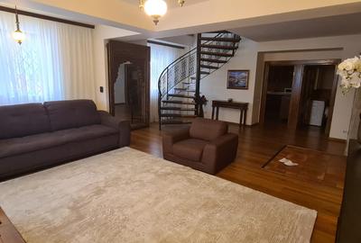 Apartament cu 3 camere, mobilat în Central