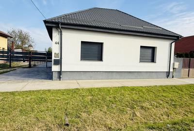 Giroc Central | Casă renovată complet | 4 camere | 2 bai - 8