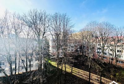 Apartament cu 3 camere decomandat în Titan