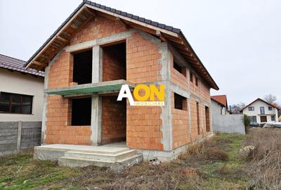 COMISION ZERO! Casa la rosu, P+1, 300 mp teren, cu utilitati, Lancram - 1