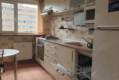 Apartament cu 3 camere decomandat, mobilat în Sebastian