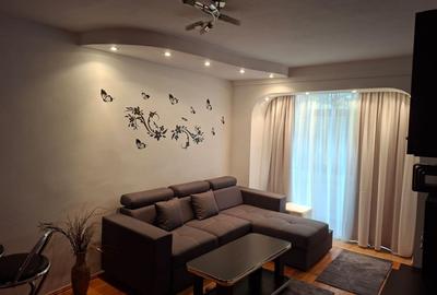 Apartament cu 3 camere decomandat, mobilat în Tei