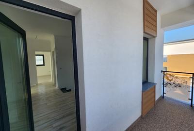CARTIER PRIVAT, CASA 4 CAMERE, 2 BAI, MIROSLAVA , PLACA DE BETON PESTE ETAJ - 9