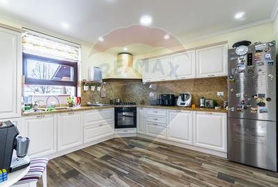 Casă spațioasă 350 mp utili, Teren 650 mp, Garaj subteran, Tractorul - 11