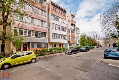 Vanzare apartament cu 2 camere, centru( Egreta, bloc din 90''), parter - 16