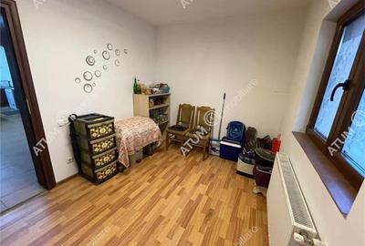Casa 6 camere decomandate curte 130 mp in Selimbar - 9