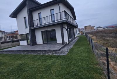 Casa individuala 5 camere, 230mp, garaj, terasa, teren 716mp, in Chinteni - 3