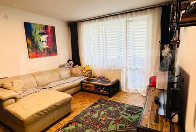 Apartament cu 2 camere semidecomandat, mobilat în Tractorul