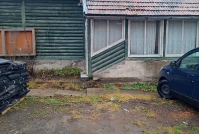 Vand cabana cu 6 camere,Lunca Bradului,zona centrala,teren 1500mp,la strada 70m. - 2