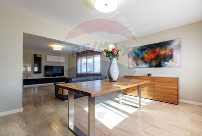 Casă cu 5 camere în Central