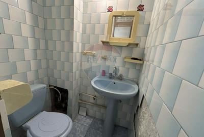 Apartament cu 3 camere decomandat de închiriat în zona Hotvon et.3 - 9