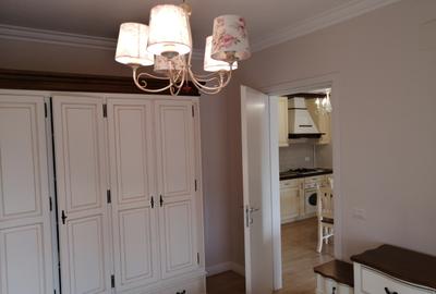 De închiriat.apartamnet de lux în zona centrală, parcare în curte , pentru cuplu - 5