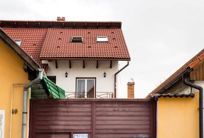 CASA structurata pe S+P+E+M si spatiu comercial cu intrare din strada,zona Astra