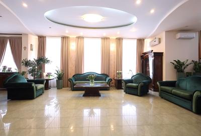 Casă individuală cu 9 camere în Parcul Carol