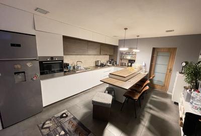 Casa S+P+E+M | 605 mp utili | 10 camere | 3 bucatarii | 4 bai | 3 terase | Garaj - 30