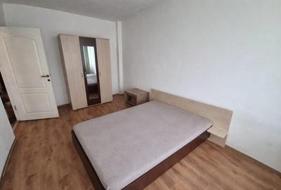 Apartament cu 2 camere semidecomandat, mobilat în Florești