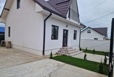 Casă cu 3 camere în Lumina