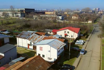 Vila 290mp + 4 spatii comerciale/depozitare, teren 1401 mp, acces DN1 - 6