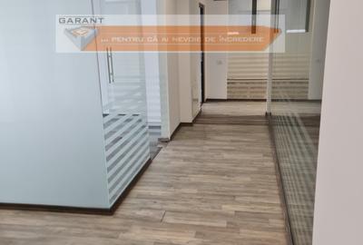 Inchiriez spatiu comercial ,  central, etaj 1, multifunctional , 220 mp, parcare - 1