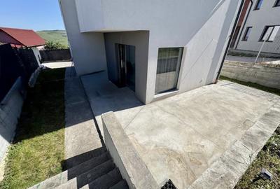 Casa finisata cu 4 camere,3 bai,teren de 500 mp - 2