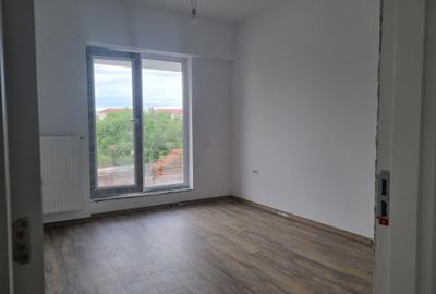 Apartament cu 3 camere,centrala proprie,mutare imediata,vedere superba catre Lac - 15