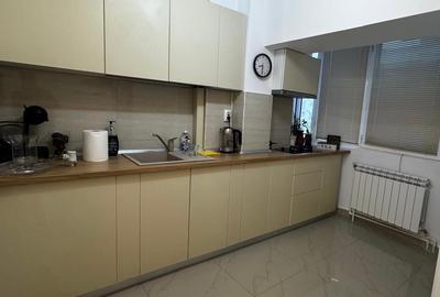 Piata ALBA IULIA,stradal pe Bulevardul DECEBAL,garsoniera cu priveliste superba - 1