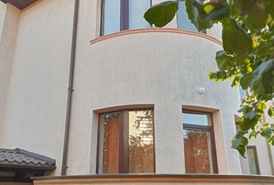 Se vinde impresionanta vila u 10 camere plus teren in centru Ploiești - 4