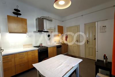 Casa de inchiriat 4 camere si curte spatioasa zona Strand - COMISION 0 - 11