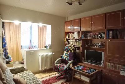 Apartament 3 camere, intre Bld. Obregia si Emil Racovita. Loc de parcare - 2