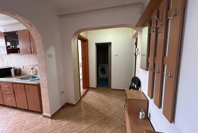 Apartament cu 2 camere decomandat, mobilat în Sud