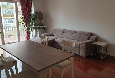 Apartament cu 3 camere semidecomandat în Tineretului