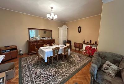 Casă individuală cu 5 camere în Central