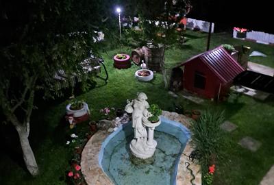 Refugiul Tău Verde: Casă Spațioasă cu Livadă, Anexe și Panouri Solare - 8