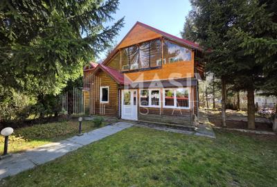 🏡 Casă din lemn masiv cu 7 camere, saună și teren generos – Azuga - 1