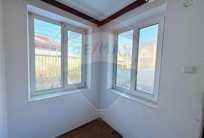 Casă de vanzare cu curte | 4 camere | Zona Gorjului | Teren generos - 15