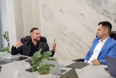 18693bf0-f0f0-4c33-8a13-f7dfd4e9759c